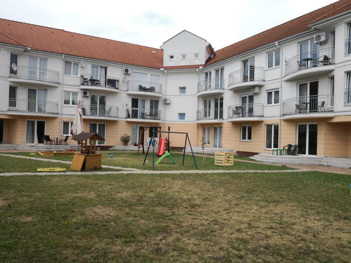 Freedom Apartman Hajdúszoboszló Exterior foto